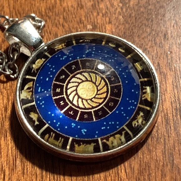 Zodiac wheel astrology pendant necklace new - Picture 4 of 5